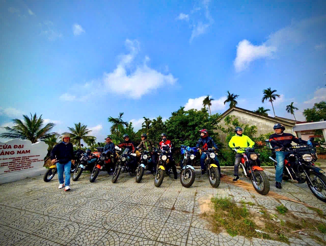 Da Nang Dirt Crew - Group Photo